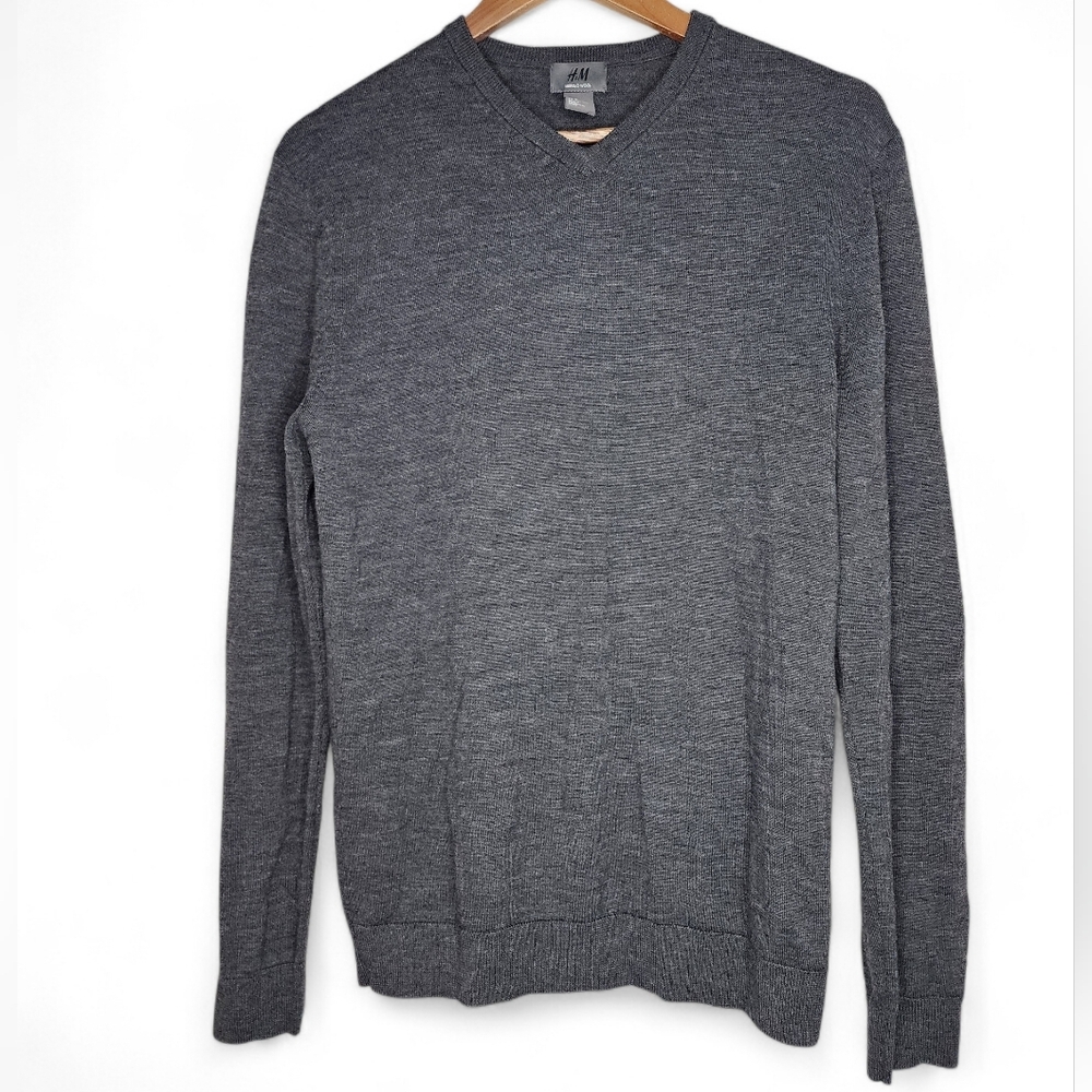 H&M V-Neck Merino Wool Sweater in Charcoal Gray Melange Size M